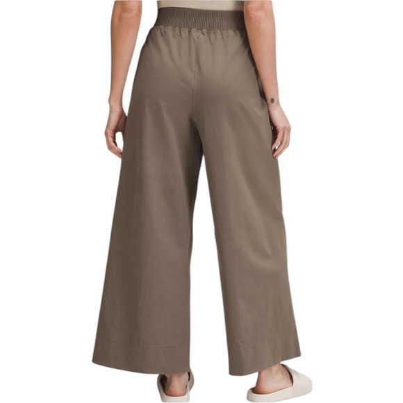 LULULEMON Stretch Woven Wide Leg High Rise Crop Pant in nomad - Picture 2 of 12